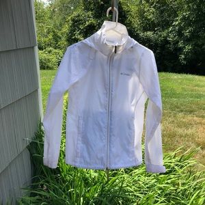 Columbia women’s windbreaker/ raincoat